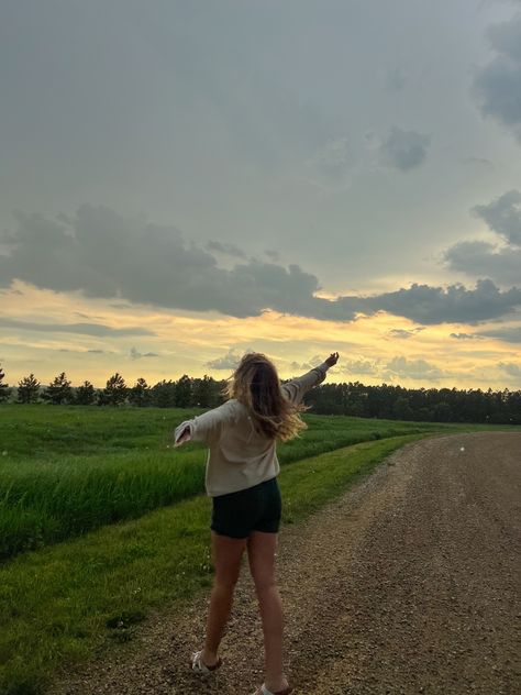 Christian Workout Aesthetic, Christen Girl Aesthetic, Mornings With Jesus, Holy Girl Summer Aesthetic, Jesus Girl Aesthetic, Excited Aesthetic, Women Worshipping, That Christian Girl Aesthetic, Praise And Worship Aesthetic