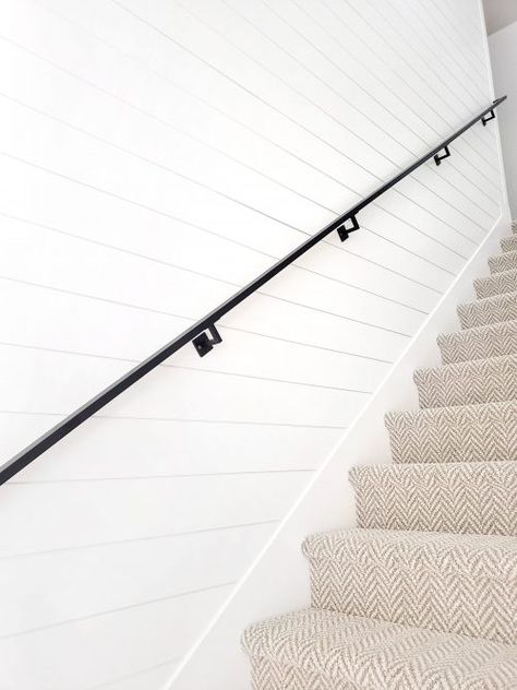 Modern Black Handrail - White Lane Decor Minimal Handrail, Handrail Modern, Black Handrail, Modern Handrail, Modern Stair Railing, Metal Handrails, Black Stairs, Step Railing, Handrail Design