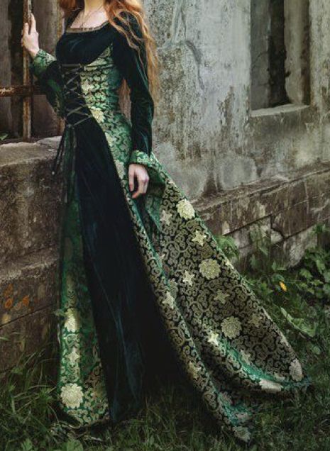 Fantasy Maiden Dress, Camelot Dress, Green Medieval Gown, Medieval Green Dress, Irish Aesthetic Outfits, Medieval Dress Aesthetic, Green Fantasy Dress, Green Medieval Dress, Westeros Fashion