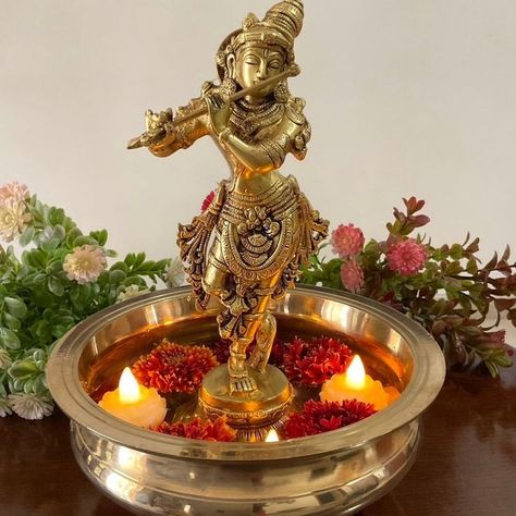 Brass Urli Home Decor, Krishna Statue Home Decor, Brass Items Home Decor, Janmashtami Ideas, Brass Decor Indian, Brass Krishna Idol, Urli Decor, Lord Krishna Idol, Deity Statue