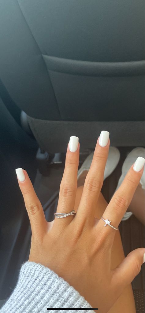 Plan Nails Acrylic Short, Plain White Short Acrylic Nails, Square Tip White Nails, Short Nail Designs White Simple, Cute Basic Short Acrylic Nails, White Nail Inspo Short Square, Cute White Nails Square, Short Cream Acrylic Nails, Basic Short White Nails