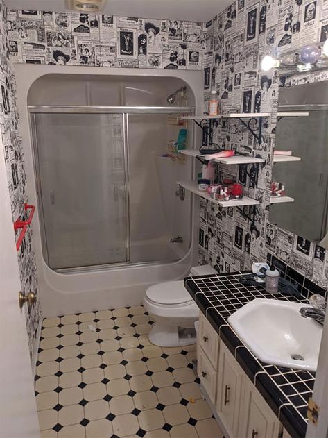 Here Are The Untouched Seventies Bathrooms In My New House Rental Bathroom Ideas, Weird Home Decor, Batman Bathroom, Zebra Print Wallpaper, Galvanized Wash Tub, Unusual Bathrooms, Lavender Bathroom, Sunken Tub, Shower Images