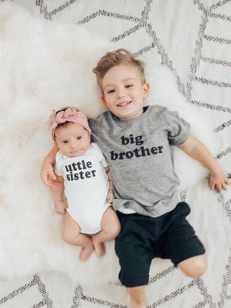 30+ New Baby and Sibling Photo Ideas for Your Newborn Photoshoot Outfits Australia, Foto Kelahiran, Brother Pictures, Newborn Sibling, Big Brother Little Sister, Sibling Pictures, Big Brothers, Sibling Photos, Sister Pictures