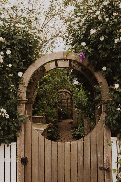 Stroll through downtown Nantucket Arched Gate Fence, Garden Trellis Gate, Garden Gate With Arbor, English Garden Gate, Wooden Garden Gates Ideas, Folktale Aesthetic, Circle Gate, Arbor Gate, Secret Garden Door