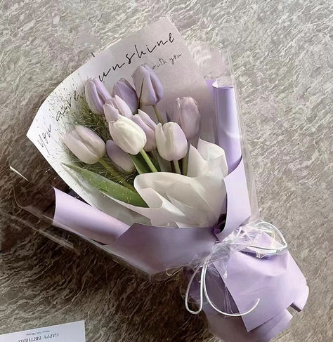 Purple And White Tulip Bouquet, Iris And Tulip Bouquet, Purple Bouquet Aesthetic, Light Purple Flower Bouquet, Purple Flower Bouquet Aesthetic, Light Purple Tulips, Tulip Bouquet Arrangement, Tulips Bouquet Aesthetic, Tulip Bouquet Purple