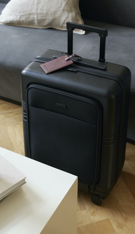 Sustainable travel suitcase by NORTVI. Get your travel gear now and get ready for your trip away. Luggage Painting, Big Travel Bag, Luggage Essentials, Adventure Places, Designer Suitcases, Cute Suitcases, Travel Bag Essentials, Cabin Suitcase, Suitcase Organization