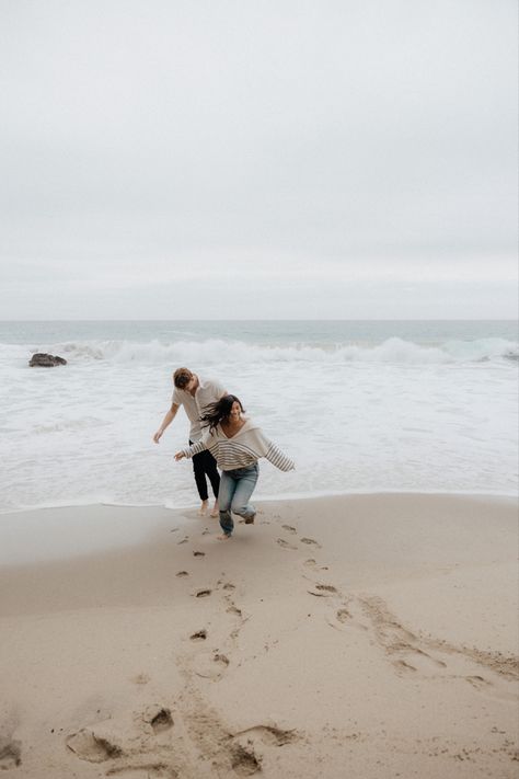 #photography #photographer #lagunabeach Overcast Beach Photoshoot, Overcast Beach, Beach Autumn, Beach Couples Photoshoot, West Coast Wedding, Cozy Outfits, Winter Photoshoot, Beach Sessions, 60 Degrees