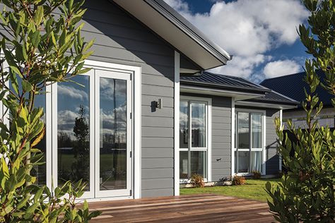 Like the lines: This gorgeous new home uses our Linea Oblique Weatherboard for a modern interpretation of a timeless classic. It can be laid both horizontally and vertically for endless design combinations. And you can paint it any colour under the sun - think over 50 shades of grey! #jameshardie #hardiehomes #homeinspiration #linea #oblique #exteriordesign #housecolours #weatherboards #traditionaldesign #cladding Taupe Weatherboard House, Weatherboard House Colours, Horizontal Cladding House Exterior, Grey Weatherboard House, Grey House Exterior, Exterior Cladding Options, Weatherboard Exterior, Weatherboard House, House Colours