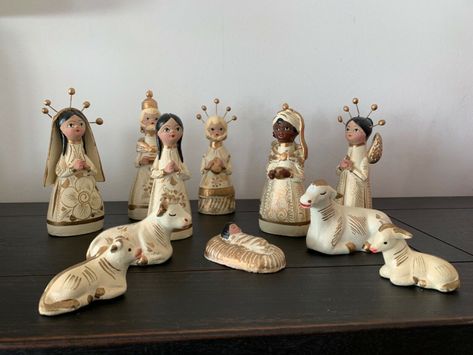 Mexican Nativity, Pottery Nativity, Nativity Scene Sets, Nativity Scenes, Pets For Sale, Nativity Scene, Clay Pottery, Making Out, Nativity