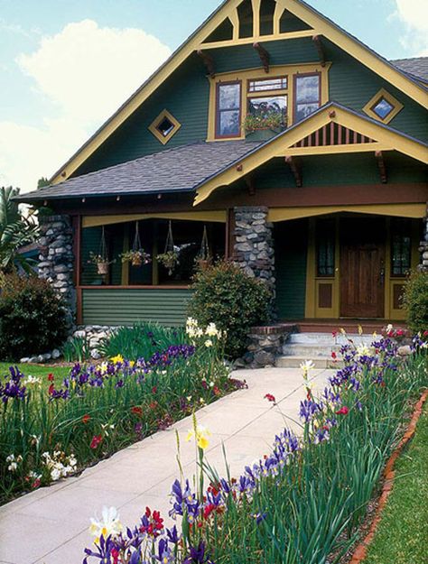 ABOVE: A profusion of Queen Anne’s lace, daylilies, and purple coneflower threaten to overwhelm the path to a simple cottage, increasing its charm.Photo by Doug Bungalow Landscaping, Craftsman Landscaping, Entryway Garden, Craftsman Bungalow Exterior, Concrete Path, Craftsman Homes, Concrete Walkway, Craftsman Bungalow, Bungalow Exterior