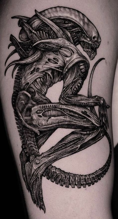 Horror Chest Piece Tattoo, Creepy Alien Tattoo, Unsettling Tattoos, Sui̇ci̇deboys Tattoos, Horror Tattoo Ideas Dark Art, Xenomorph Tattoo, Artistic Photoshoot, Alien Tattoos, Predator Tattoo