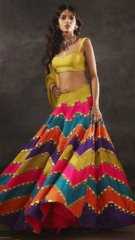 Lehanga Styles, Multicolored Lehenga, Mehendi Dresses, Lehenga Designs Latest, Lengha Blouse Designs, Wedding Guest Outfit Inspiration, Arabian Decor, Mehndi Outfit, Designer Anarkali Dresses