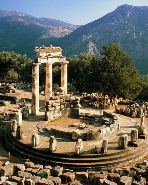 Delphi Greece, Oracle Of Delphi, Roman Ruins, Voyage Europe, Ancient Ruins, Future Travel, Ancient Greece, Greece Travel, Macedonia