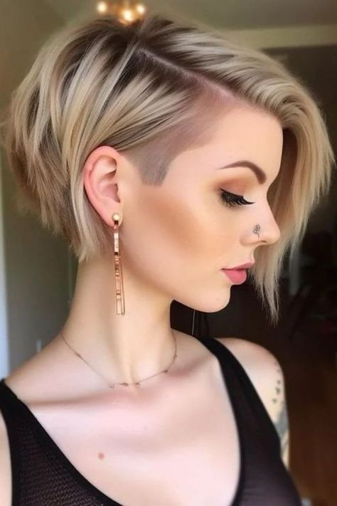 bob hairstyle with undercut Textured Bob Hairstyles, Short Blue Hair, Choppy Bob Hairstyles For Fine Hair, Bob Hairstyles With Bangs, Layered Haircuts For Medium Hair, Gorgeous Hair Color, A Bob, Corte Pixie, Punk Hair