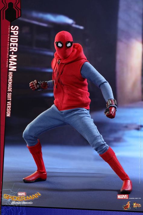 If you're excited about Marvel's Spider-Man: Homecoming, you're gonna enjoy  seeing Hot Toys' new Spider-Man action figure. As you can see it features  Peter Parker's homemade Spider-Man suit, the one he wore fighting crime  before Tony Stark entered his life and gave him an upgrade. This figure Homecoming Suits, Spider Man Homecoming, Iron Spider, Spiderman Pictures, Epic Cosplay, Marvel Spiderman Art, Spiderman Homecoming, Marvel Comic Universe, Marvel Comic Character