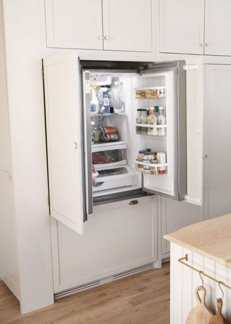 We're sharing how we turned our regular refrigerator into an integrated (panel) refrigerator, without spending a lot of money! #diy #kitchen #panelrefrigerator #integratedrefrigerator Appliance Organization, Appliances Organization, Hidden Refrigerator, Modern Kitchen Backsplash Ideas, Panel Refrigerator, Hidden Fridge, Hide Appliances, Panel Ready Refrigerator, Paneled Refrigerator