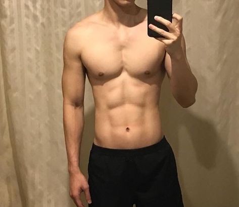 #male #abs #selfie #body #workout Bruce Lee Body, Lean Body Men, Study Outfit, Anatomy Study, Toned Abs, Lean Body, Dream Body, Body Workout, Male Body