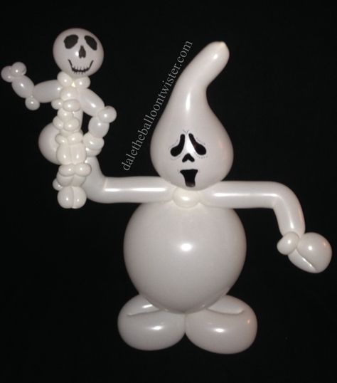 Balloon Ghost & His Little Friend - inspired by Buster Balloon Caldwell & Jeff Hayes. Balloon Ghost, Halloween Balloons Decorations, Cardboard Props, Balloon Halloween, Balloons Design, Balloons Ideas, Holiday Balloons, Balloon Creations, Ghost Skeleton