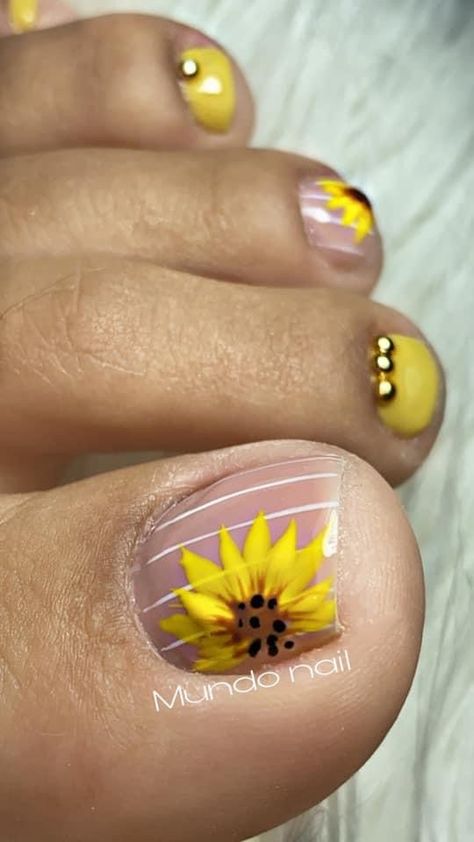 Sunflower Toenails, Sunflower Pedicure, Sunflower Toe Nails, Sunflower Pedicure Ideas, Sunshine Toenail Designs, Yellow Nails With Sunflower Design, Pedicure Sunflower Design, Toddler Nail Polish, Peach Nail Art