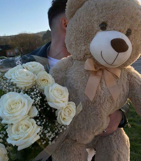 Birthday Room Decorations, Giant Teddy Bear, Teddy Bears Valentines, Giant Teddy, Teddy Bear Gifts, Cute Couple Gifts, Scott Disick, Dream Gift, Beautiful Bouquet Of Flowers