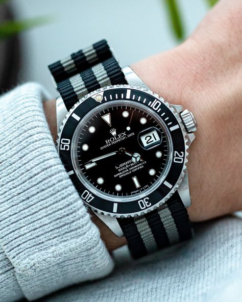 Rolex Submariner Nato Strap, James Bond Rolex, Wrist Clock, Nato Strap Watches, James Bond 007, Rolex Date, Affordable Watches, Rubber Watches, Nato Strap