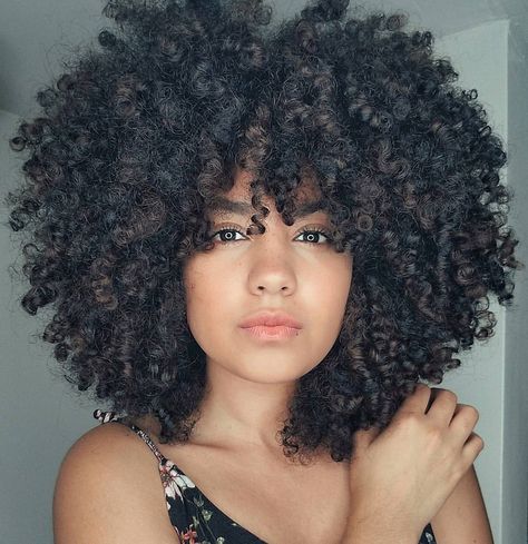 3,154 Likes, 92 Comments - C O R A L  (@curlswithcoral) on Instagram: “What a perfect photo for a deep caption, to be honest I was probably day dreaming about ramen …” Curly Afro Hair, Cabello Afro Natural, Hairstyle Curly, Curly Fro, Afro Natural, Curly Hair Photos, Colored Curly Hair, Beautiful Natural Hair, Pelo Afro