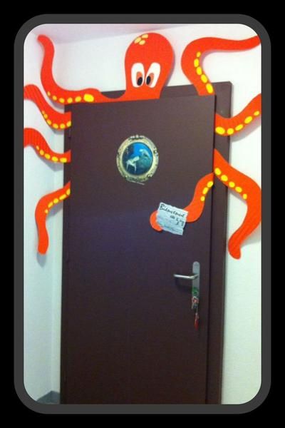 Octopus Door Decorations Classroom, Underwater Theme Classroom Decoration, Jellyfish Door Decoration, Underwater Door Decorations, Under The Sea Preschool Theme Classroom, Bathroom Door Decor Ideas, Octopus Door Decoration, Finding Nemo Classroom Ideas, How To Make An Octopus