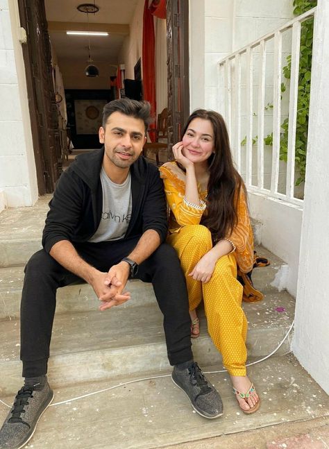 Farhan Saeed and hania amir at mere humsafar drama shoot photo Humsafar Drama, Hania Amir Dresses, Mere Humsafar, Farhan Saeed, Cute Disney Quotes, Hania Amir, Actress Hairstyles, Pak Drama, Saree Designs Party Wear