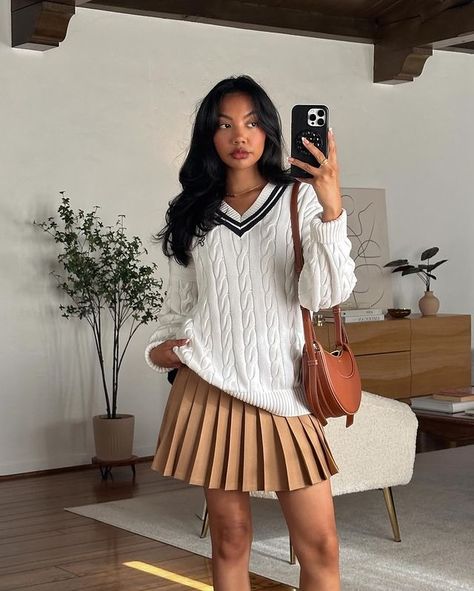 ASIA JACKSON (@aasian) • Instagram photos and videos Asia Jackson Outfits, Indigenous Filipino, Asia Jackson, Pleated Skirt Outfit, Style Moodboard, Inverted Triangle, 2024 Style, Cool Fits, Silk Pillowcase