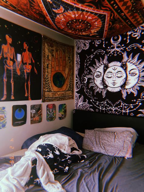 Tapestry Bedroom Aesthetic, Basement Room, Next Bedroom, Aesthetic Bedroom Decor, Tapestry Bedroom, Neon Aesthetic, Room Inspiration Bedroom, Bedroom Aesthetic, Aesthetic Bedroom