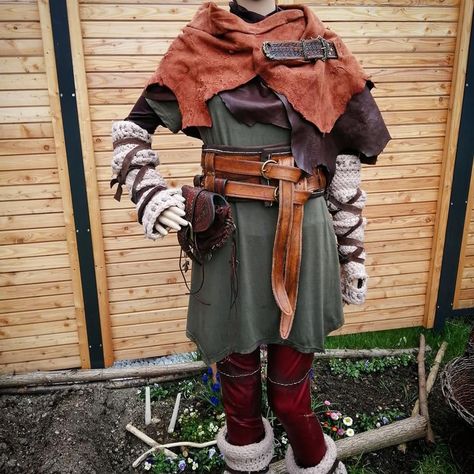 Woodland Elf Costume Male, Dnd Clothes Ideas, Dnd Costume Ideas, Larp Costume Men, Sorcerer Outfit, Dnd Costume, Adventurer Outfit, Dnd Clothes, Dnd Clothing