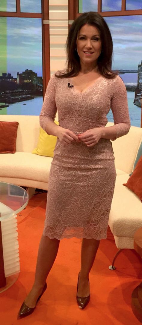 Susannah Reid, Susanna Reid Legs, Nude Pink Dress, Susanna Reid, Good Morning Britain, Low Cut Dresses, British Women, Dress With Stockings, Girl Celebrities