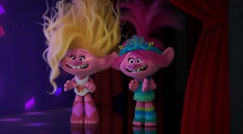 Trolls Band Together Viva, Trollsona Trolls, Trolls Concept Art, Trolls Viva, Trolls Brozone, Paper Decor Ideas, Viva Trolls, Wall Paper Ideas, Trolls Dreamworks