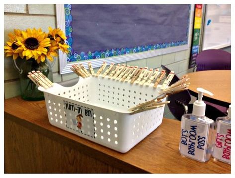 Create a turn-in bin with clothespins that are labeled with each student’s name. | 37 Insanely Smart School Teacher Hacks Cozy Classroom, School Diy Ideas, Classroom Hacks, Teaching Organization, Smart School, Organizational Ideas, Clip Board, Classroom Storage, Organization And Management