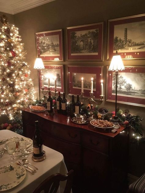 Classy Christmas Aesthetic, Christmas Table Aesthetic, Traditional Christmas Aesthetic, Table Setting Christmas, Classy Christmas Party, Christmas Dining Room Decor, Dining Room Christmas, Classy Christmas Decor, Vintage Jul