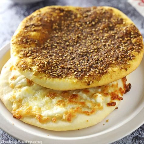 Manakeesh (manakish) zaatar recipe https://amiraspantry.com/manakeesh/ Manaeesh Dough Recipe, Manakish Recipe, Manakeesh Recipe, Middle Eastern Recipes Arabic Food, Middle Eastern Bread, Zaatar Recipe, Temple Food, Maltese Recipes, Arabic Bread