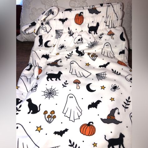 These Awesome Halloween Pajama Pants Are More Like Butter Soft Lounge Pants With The Thicker Elastic And Drawstring Waistband.And Don’t Forget The 2 Pockets!!! Medium New With Tag Halloween Pj Pants Aesthetic, Aesthetic Halloween Pajamas, Spooky Pjs, Cute Halloween Pajama Pants, Halloween Pj Pants, Fall Pjs, Lounge Wear Comfy, Fall Pajamas, Halloween Pajama Pants