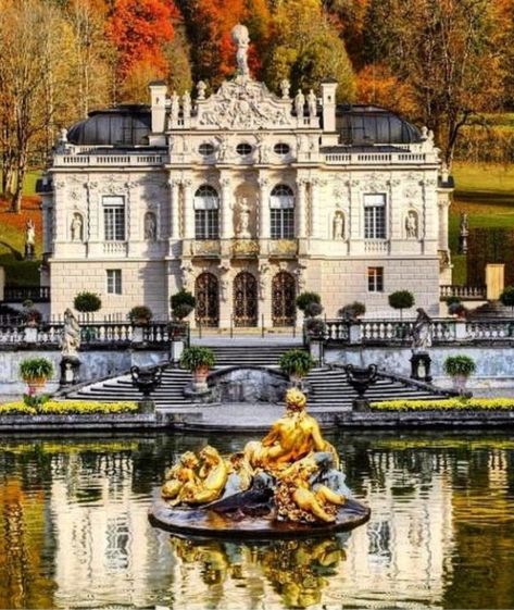 German Palaces, Linderhof Palace, European Palace, Castle Tower, Germany Castles, Tudor House, Voyage Europe, Places In Europe, Stately Home