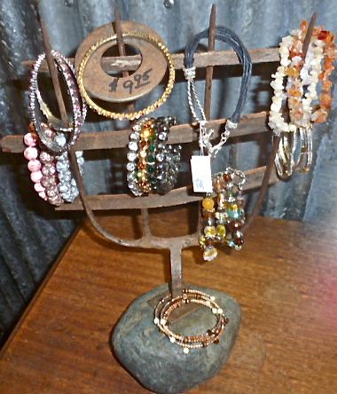 Bracelet display made from an old pitch fork and rock. Repurpose Pitch Fork, Diy Jewelry Stand, Art Fair Display, Boutique Store Displays, Pitch Fork, Spindle Crafts, Vendor Booth Display, Pitch Forks, Jewelry Booth