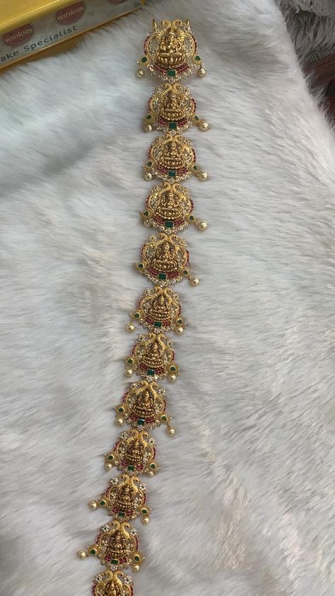 200 grams gold jada Jada Billalu Designs Gold Latest, Jada Designs Gold, Gold Jada Designs With Grams, Jada Gold Design, Gold Jada Designs Indian Weddings, Gold Choti, Gold Jada Designs, Jada Kuchulu, Jada Models