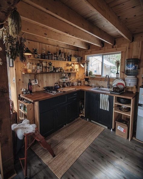 Small Cabin Interiors, Off Grid Cabin, Cabin Interiors, Cabin Kitchens, Cabin Living, Casa Container, Little Cabin, Tiny Cabin, Cabin Style