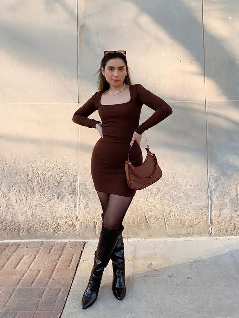 Influencer outfit ideas. Brown dress. Brown outfit. High knee boot outfits. Fall style. Winter style. Dress outfit ideas. Baddie aesthetic Brown Dress Black Tights Outfit, Brown Dress With Stockings Outfit, Brown Dress With Tights, Brown Dress Black Tights, Brown Dress Winter Outfit, Brown Stockings Outfit, Brown Tights Outfit, Dress With Stockings Outfit, Dress With Knee High Boots