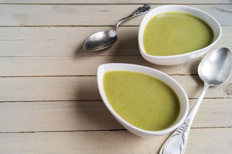 Make Duarte's Famous Cream of Green Chile Soup With This Easy Recipe Green Chile Soup, Hatch Green Chili Recipe, Green Chili Soup, Chili Soup Recipe, Green Chili Recipes, Artichoke Soup, Hatch Chili, Keto Soups, Chile Recipes