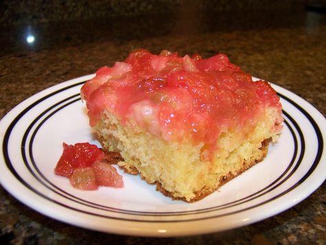 Rhubarb Cake - spread out rhubarb in pan, sprinke with one package flavored Jello (raspberry) and 1/2 cup sugar and then dot with butter then cover with a white cake (mixed based on directions).  Never fails to please, ever. Rhubarb Upside Down Cake, Campfire Cake, Fresh Rhubarb, Rhubarb Desserts, Jello Cake, Rhubarb Cake, Rhubarb Recipes, Pineapple Upside Down Cake, Campfire Cooking