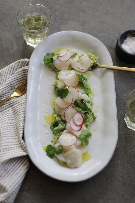 Cold Scallop Appetizer, Crudo Recipe, Scallop Presentation, Scallop Carpaccio, Raw Scallops Recipe, Scallops Ceviche Recipe, Scallop Crudo, Scallops Crudo, Scallop Crudo Recipe