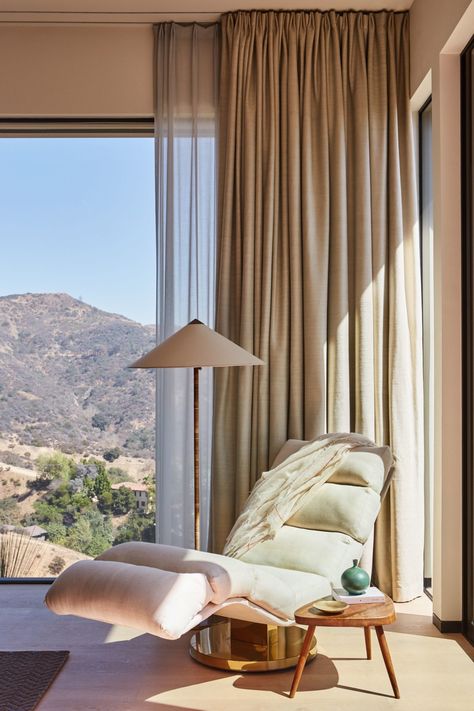 Contemporary Eclectic Living Room, Studio Shamshiri, Hillside House, Hollywood Homes, Eclectic Living Room, Elle Decor, Home Studio, Apartment Decor, Interior Architecture