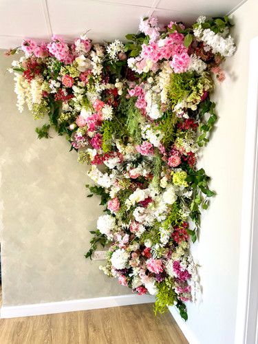 Artificial Flower corner feature Artificial Flower Ceiling, Urban Outfiters, Installation Ideas, Flower Ceiling, Spa Interior Design, Accent Wall Designs, Wall Feature, Floral Installations, Disney Live