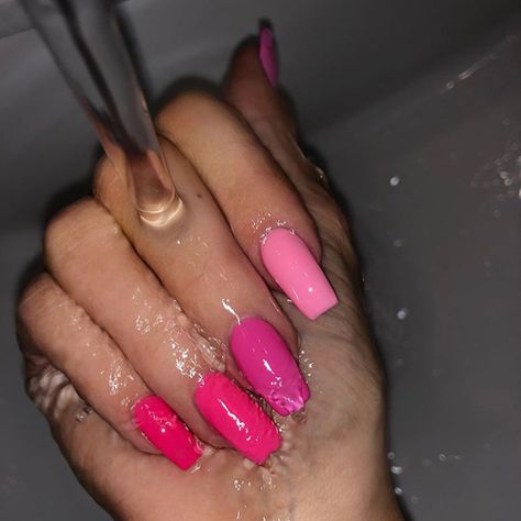 Kylie Jenner Fuchsia, Hot Pink, Light Pink, Pink Nails | Steal Her Style Different Color Nails, Kylie Nails, Kylie Jenner Nails, Steal Her Style, Pink Acrylic Nails, Nail Paint, Nail Shapes, Shades Of Pink, Chrome Nails