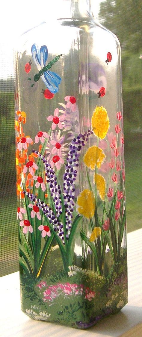 Painted Glass Bottles Aesthetic, Flowers On Glass Bottles, Blue Glass Bottle Painting, Painting On A Bottle, Hand Painted Oil And Vinegar Bottles, Bottle Painting Flowers, Glass Bottles Art Paint, Cute Bottle Painting, Painting Bottles