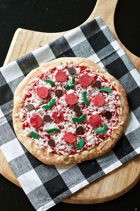 Pizza Cookie Cake Sugar Cookie Dessert Pizza, Pizza Cookie Cake, 4th Of July Sugar Cookie Fruit Pizza, Cookie Cake That Looks Like Pizza, Cake Looks Like Pizza, Making A Large Cookie Cake, Festive Dessert Recipes, Cookie Pizza, Cookie Cake Recipe